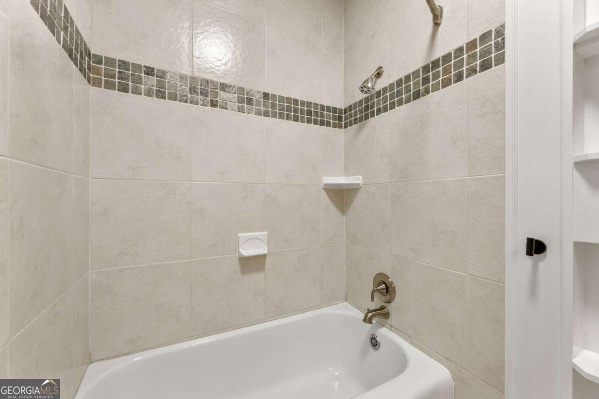 28 28 Peachtree Hills Avenue Atlanta - 28