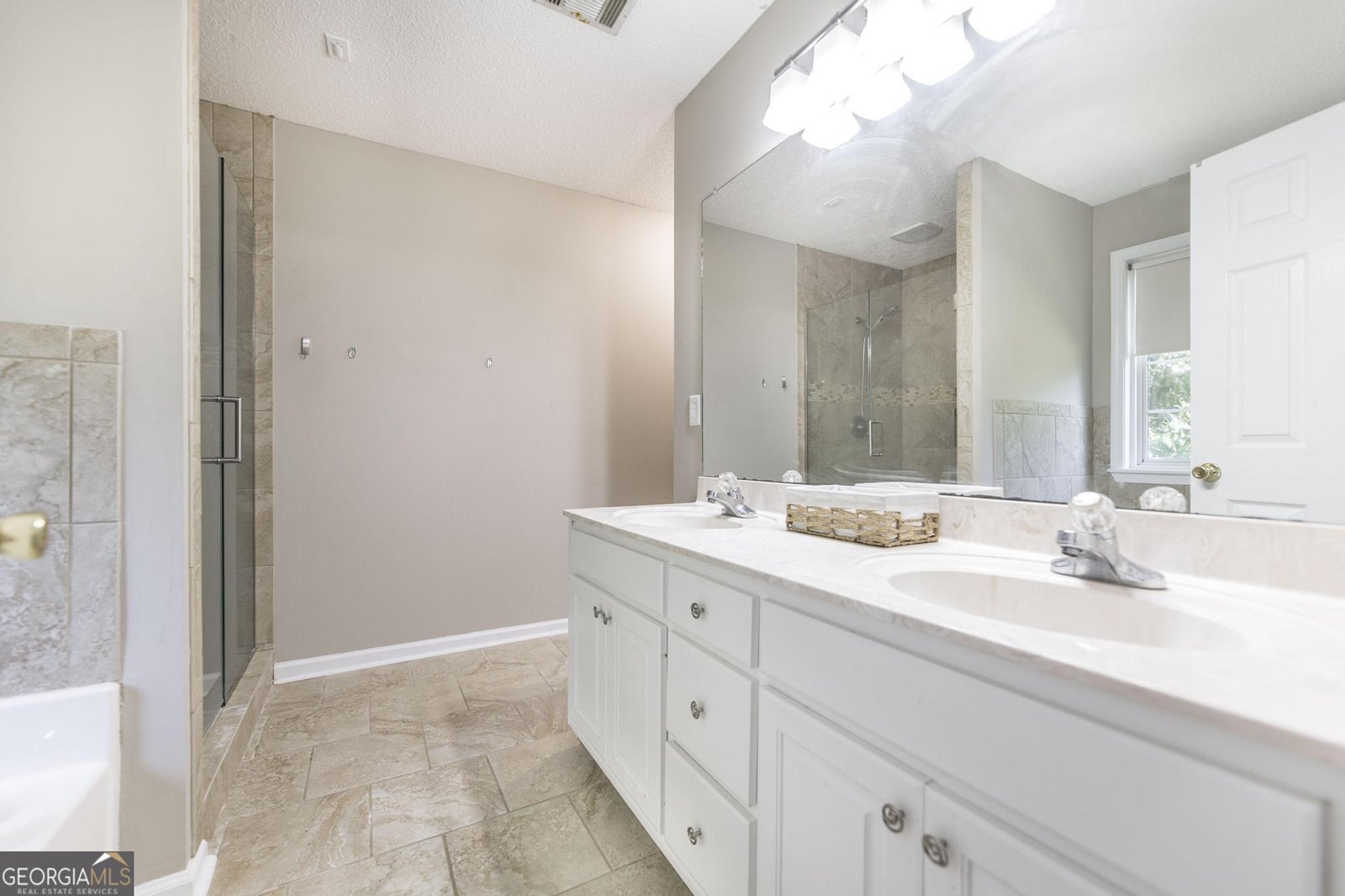 3560 Lawrence Drive Macon - 20