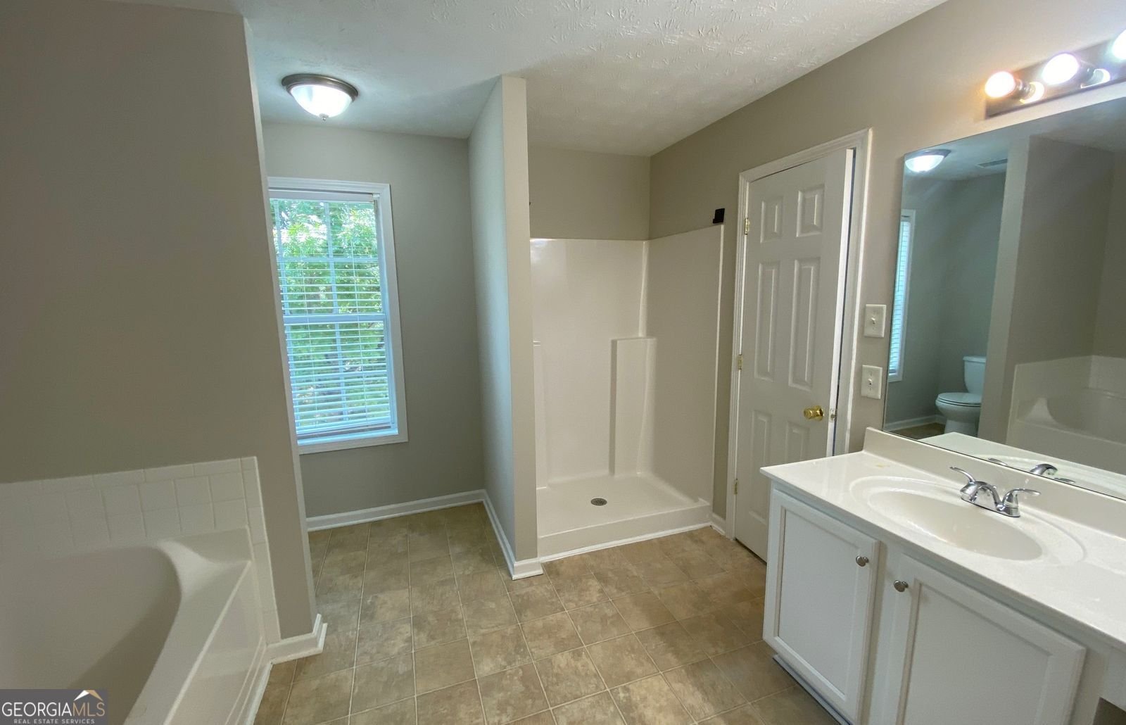 646 Lakes Circle Lithonia - 28