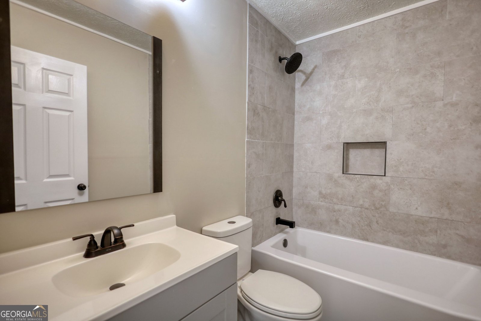 11 Grove Lane Hampton - 18