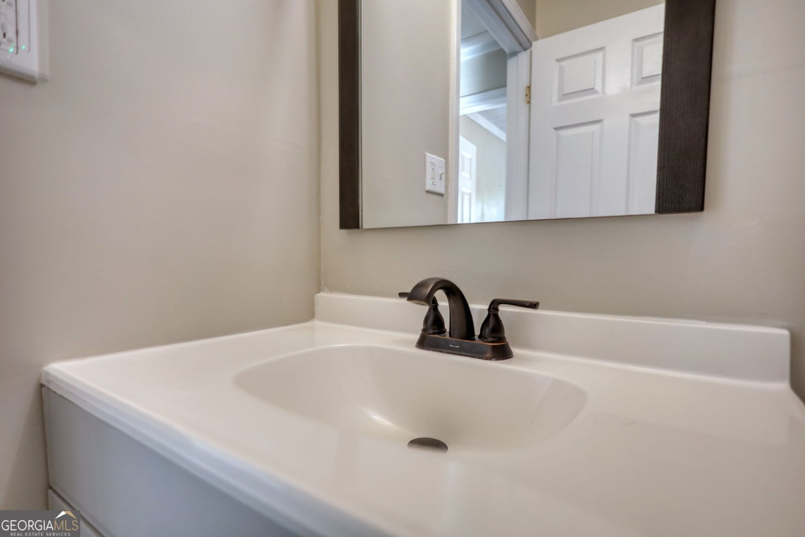 11 Grove Lane Hampton - 20