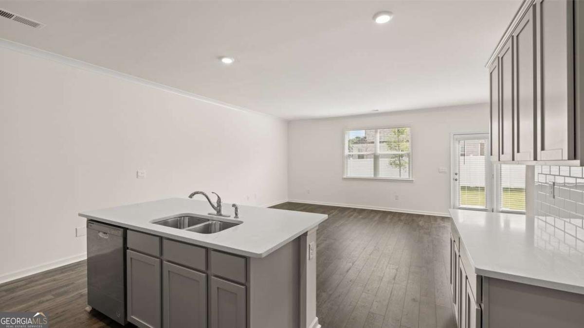 255 Silver Moon Drive Loganville - 43