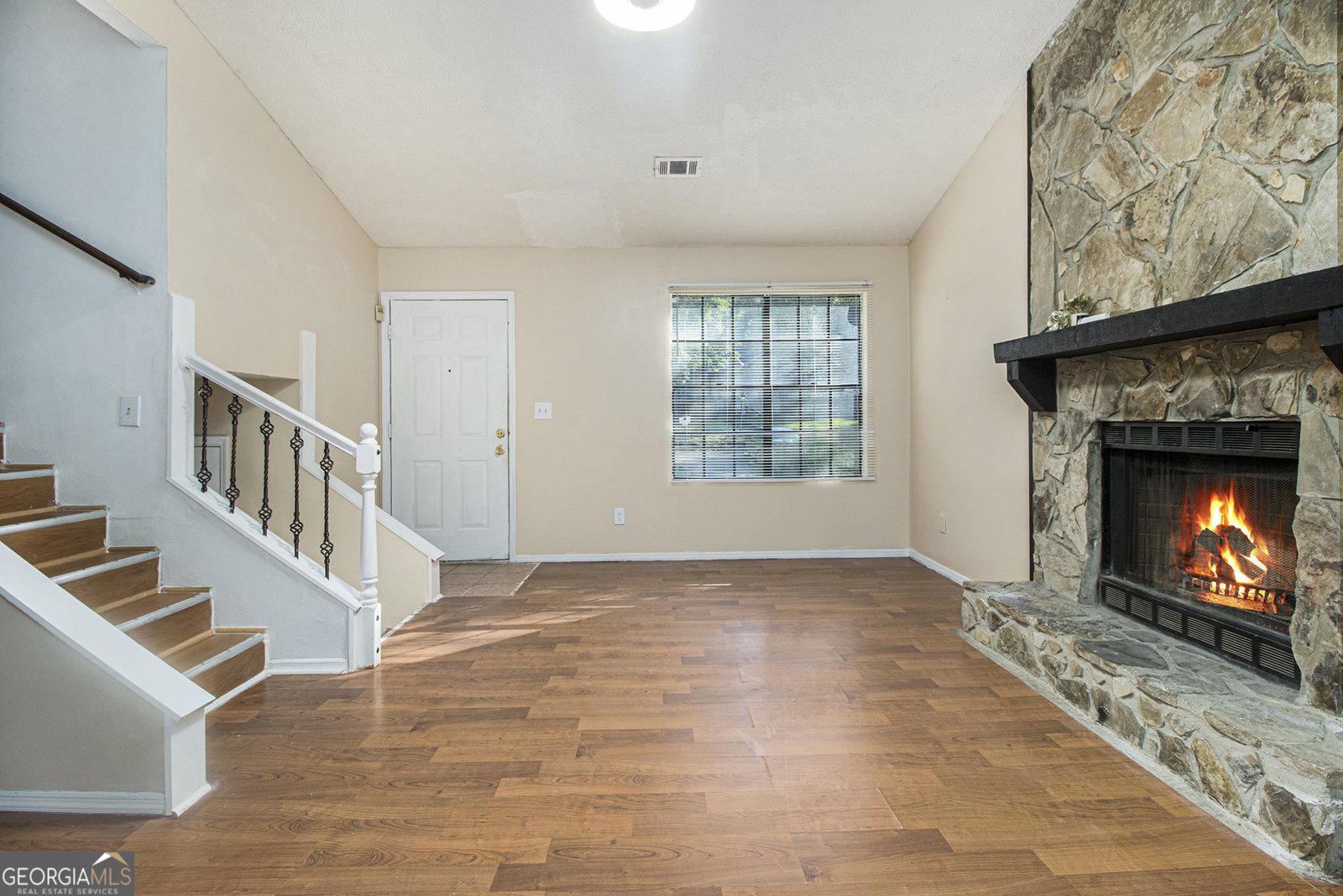 1077 Mainstreet Valley Drive Stone Mountain - 3