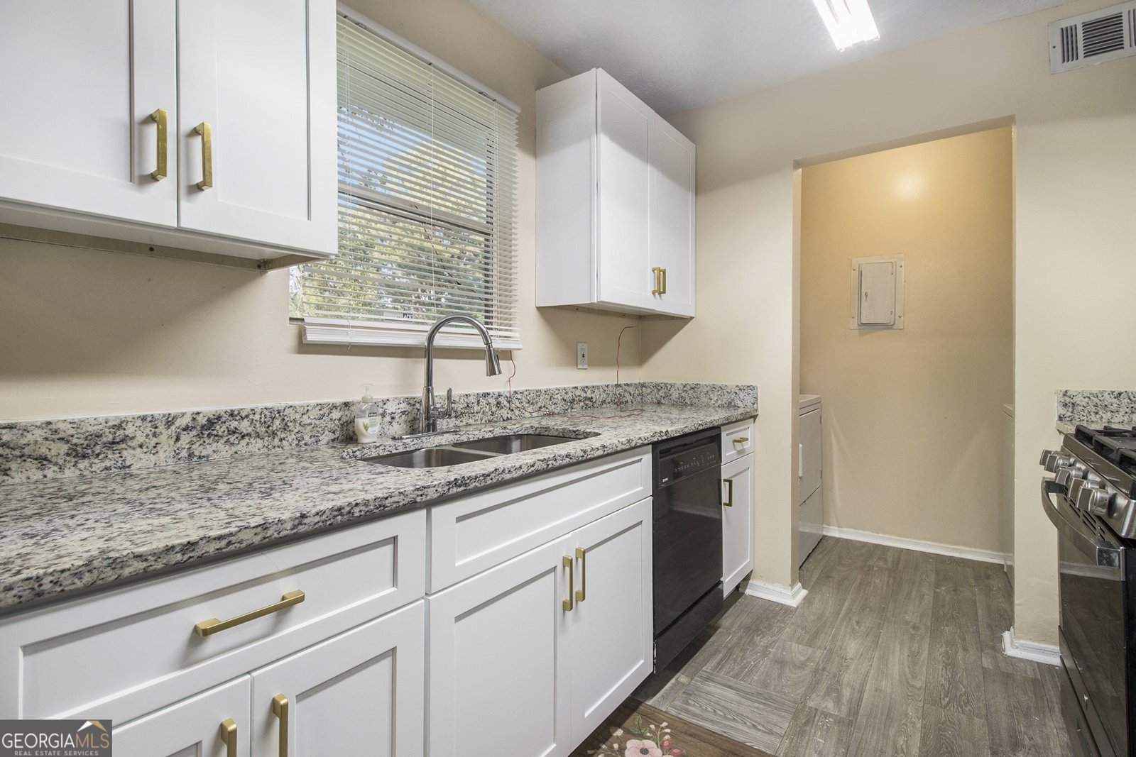 1077 Mainstreet Valley Drive Stone Mountain - 8
