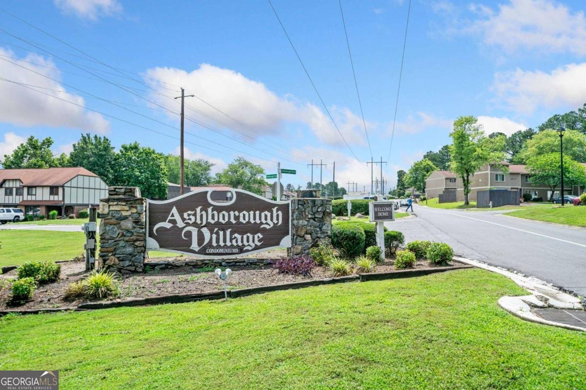 1810 Ashborough Road Marietta - 1