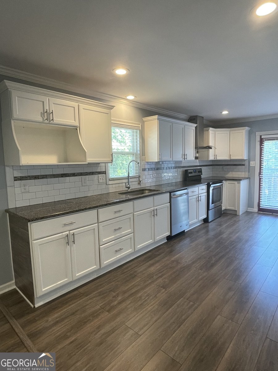 1833 Phillips Avenue East Point - 8