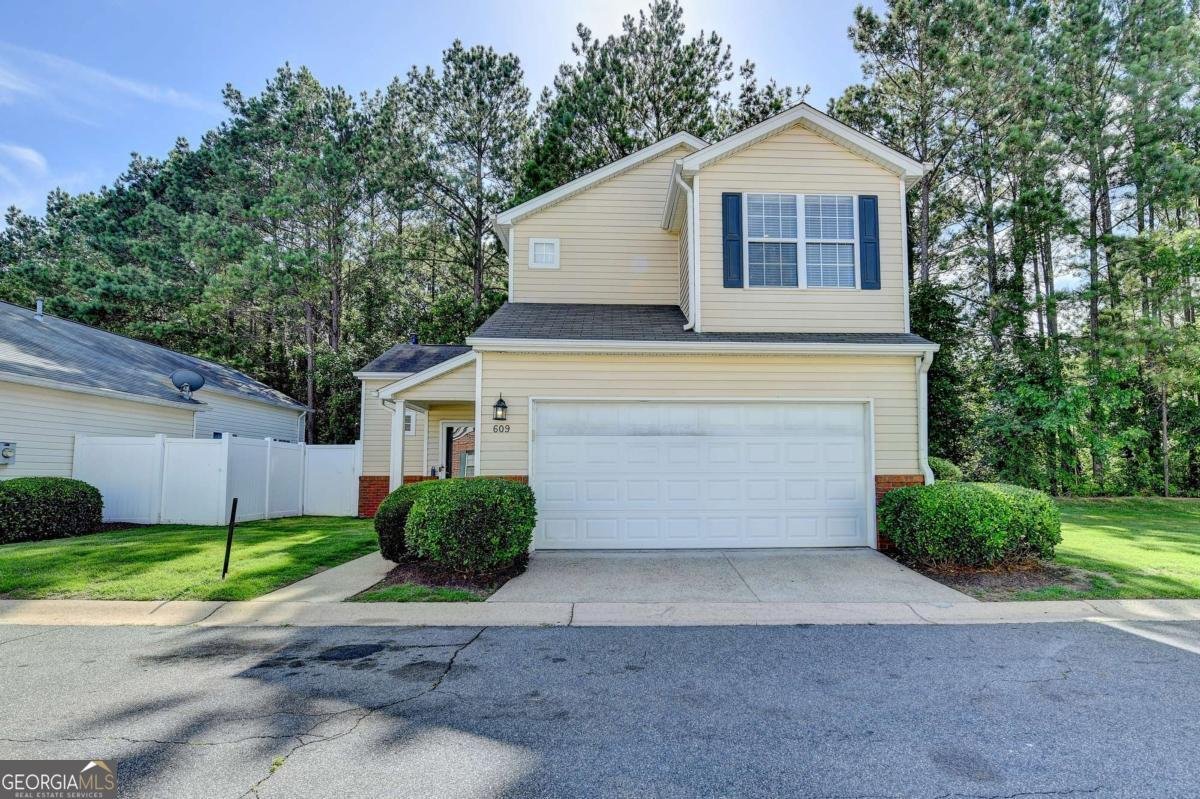 609 Bedford Court Woodstock - 2