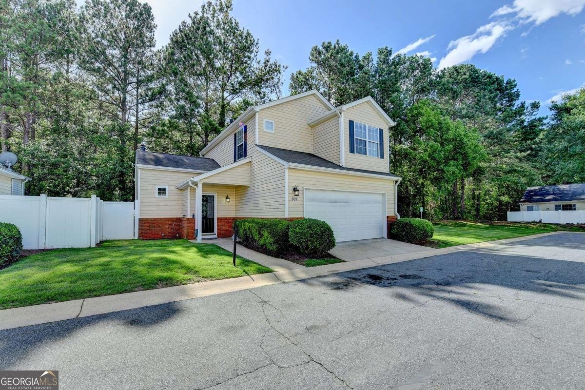 609 Bedford Court Woodstock - 3