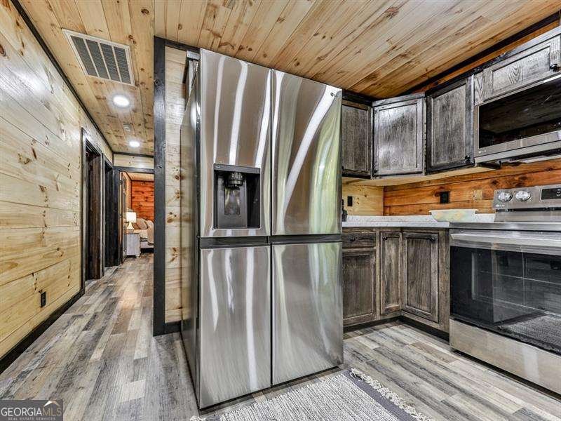 1166 Upper Sweetwater Trail White - 11