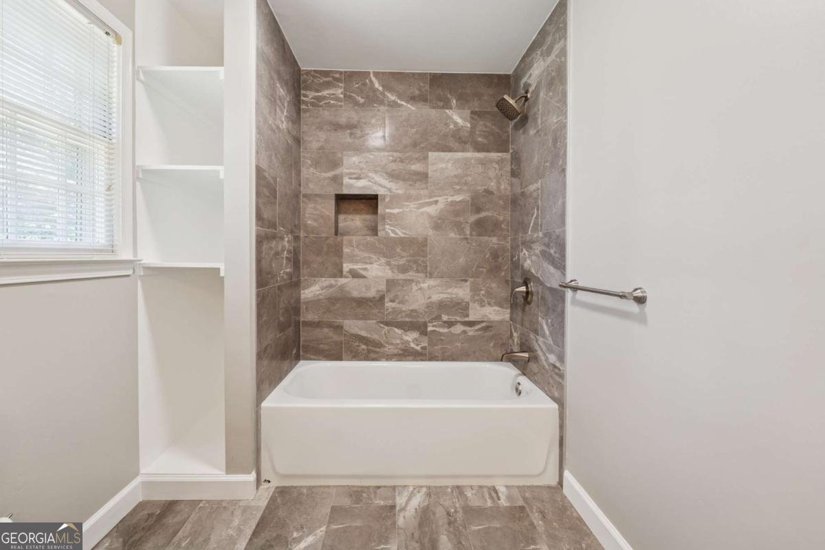 3835 THORNHILL Drive Lilburn - 26