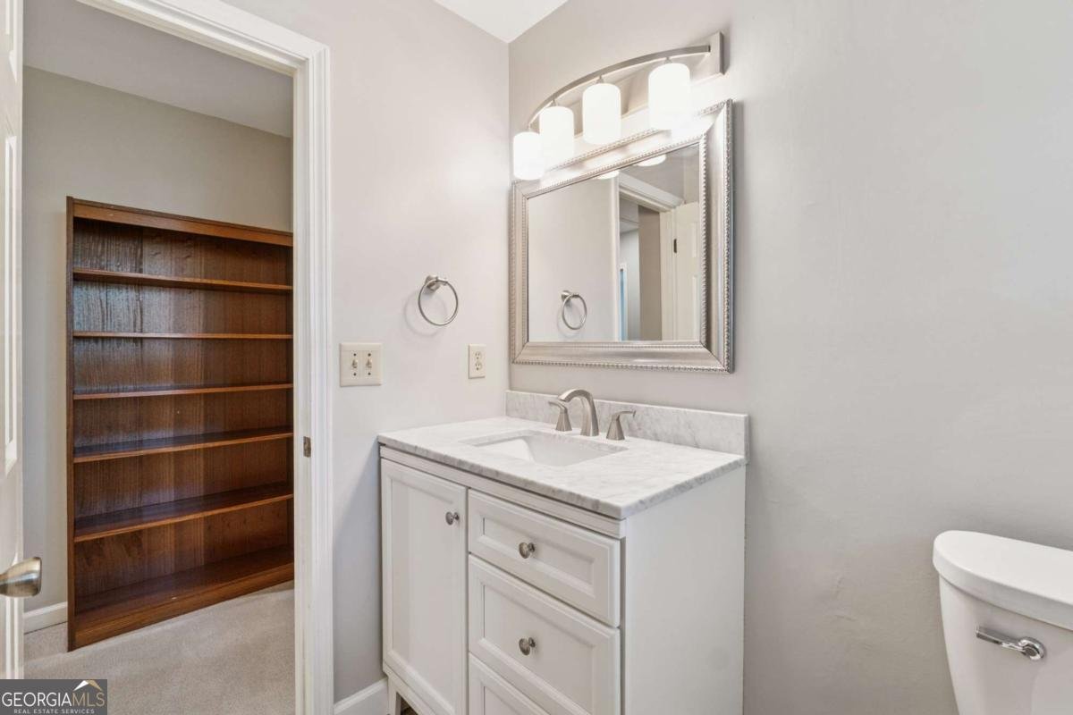 3835 THORNHILL Drive Lilburn - 34