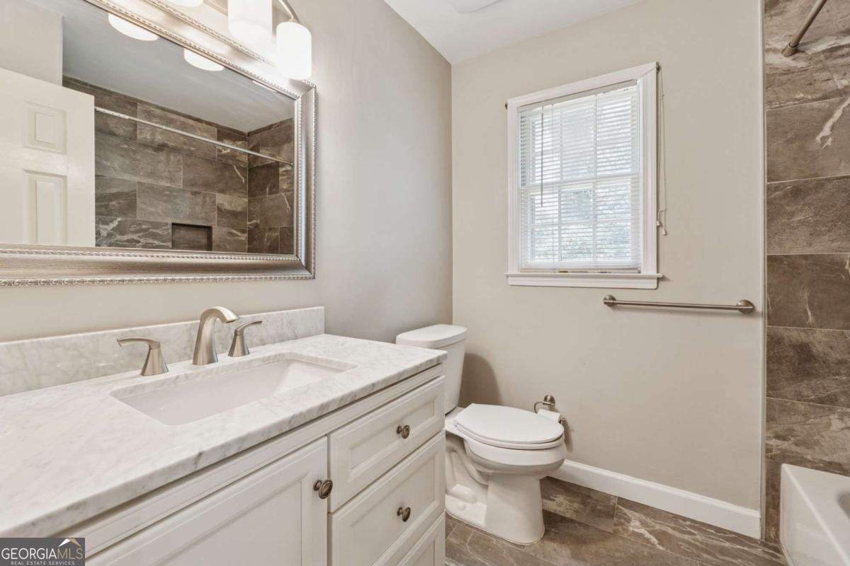 3835 THORNHILL Drive Lilburn - 35