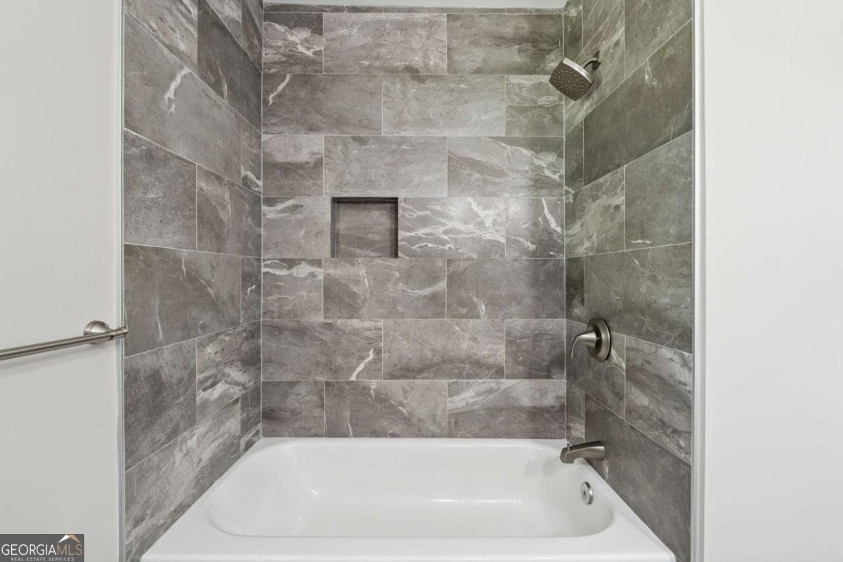 3835 THORNHILL Drive Lilburn - 36