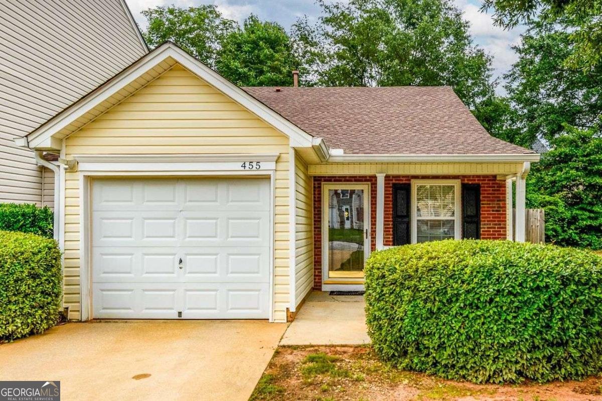 455 Lakeside Circle Covington - 1