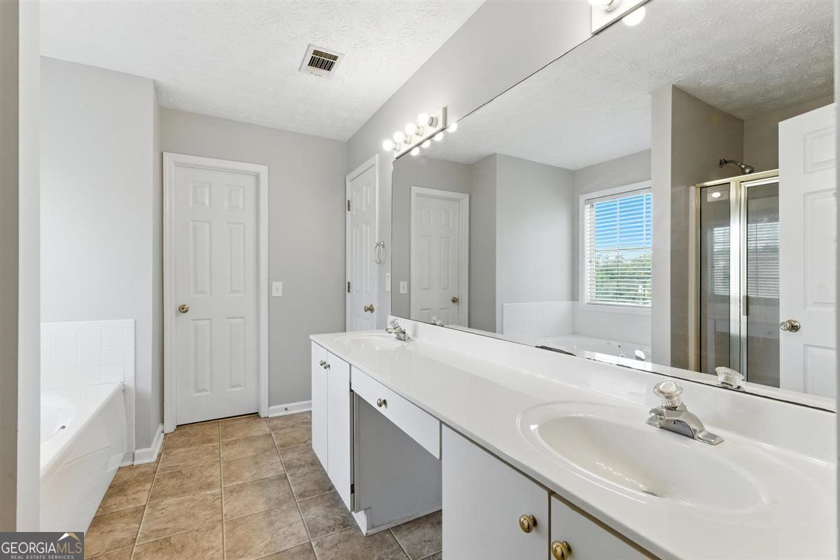 150 Crestworth Xing Powder Springs - 20