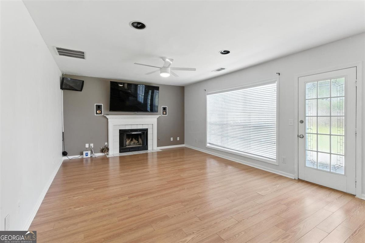 150 Crestworth Xing Powder Springs - 5