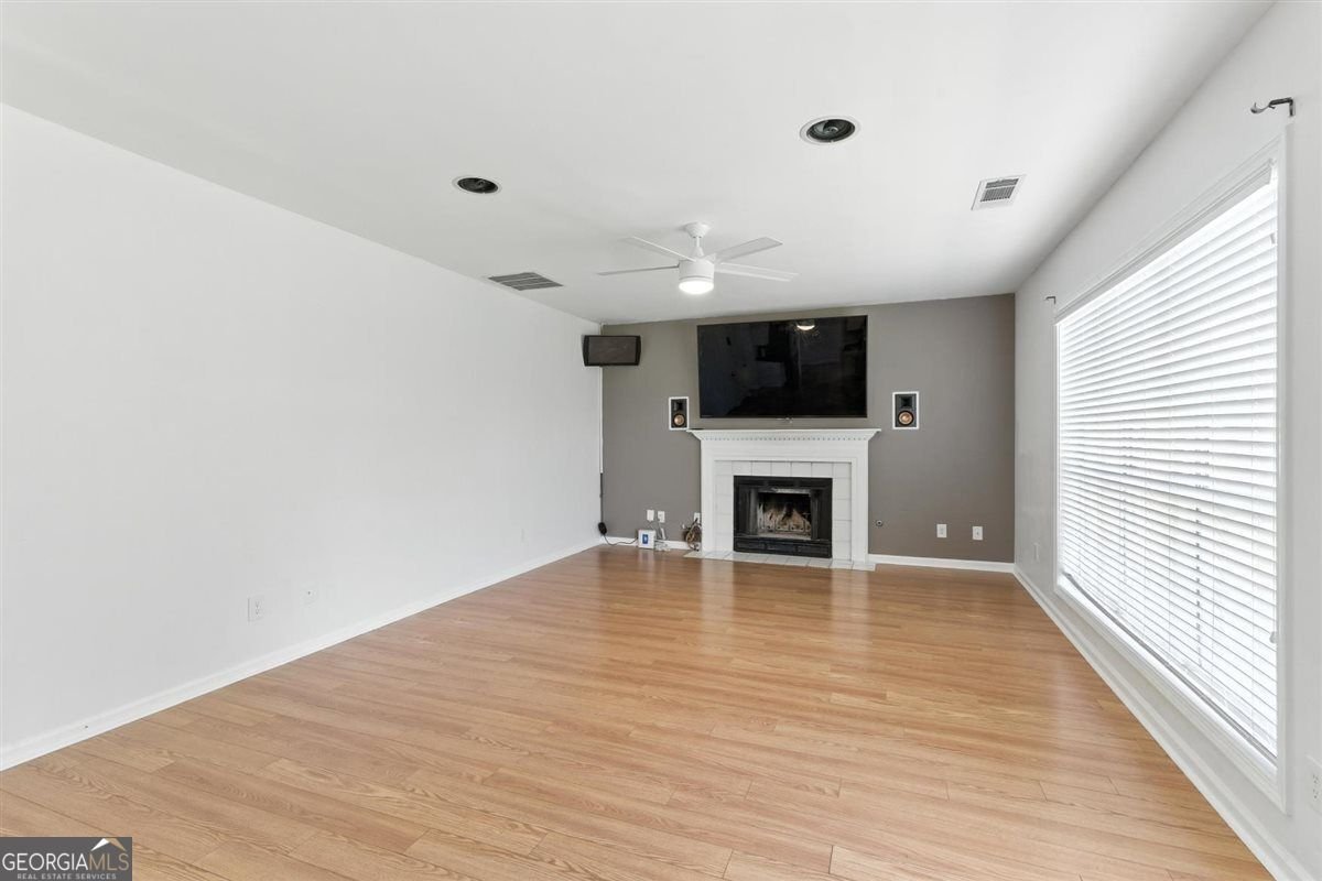 150 Crestworth Xing Powder Springs - 6