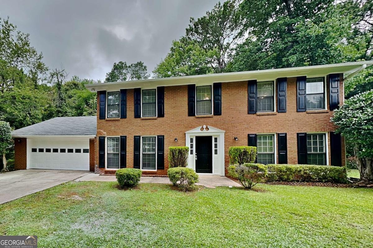 650 Lake Forest Court Roswell - 1