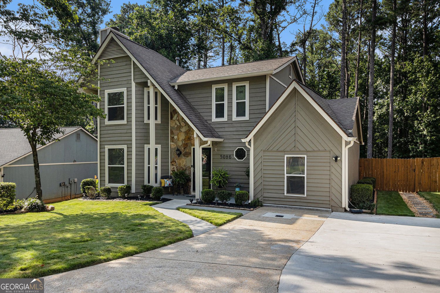 5086 Woodbridge Trail Stone Mountain - 2