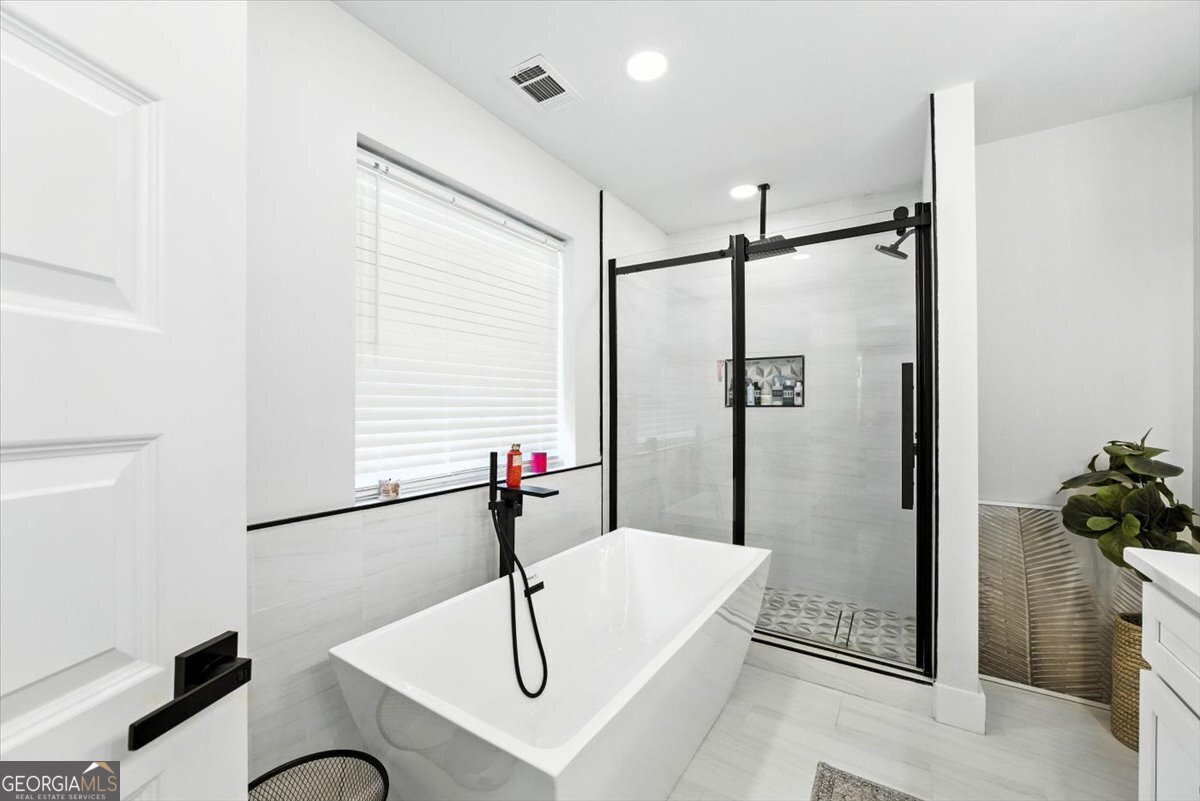 100 100 Lakeside Drive Forsyth - 19