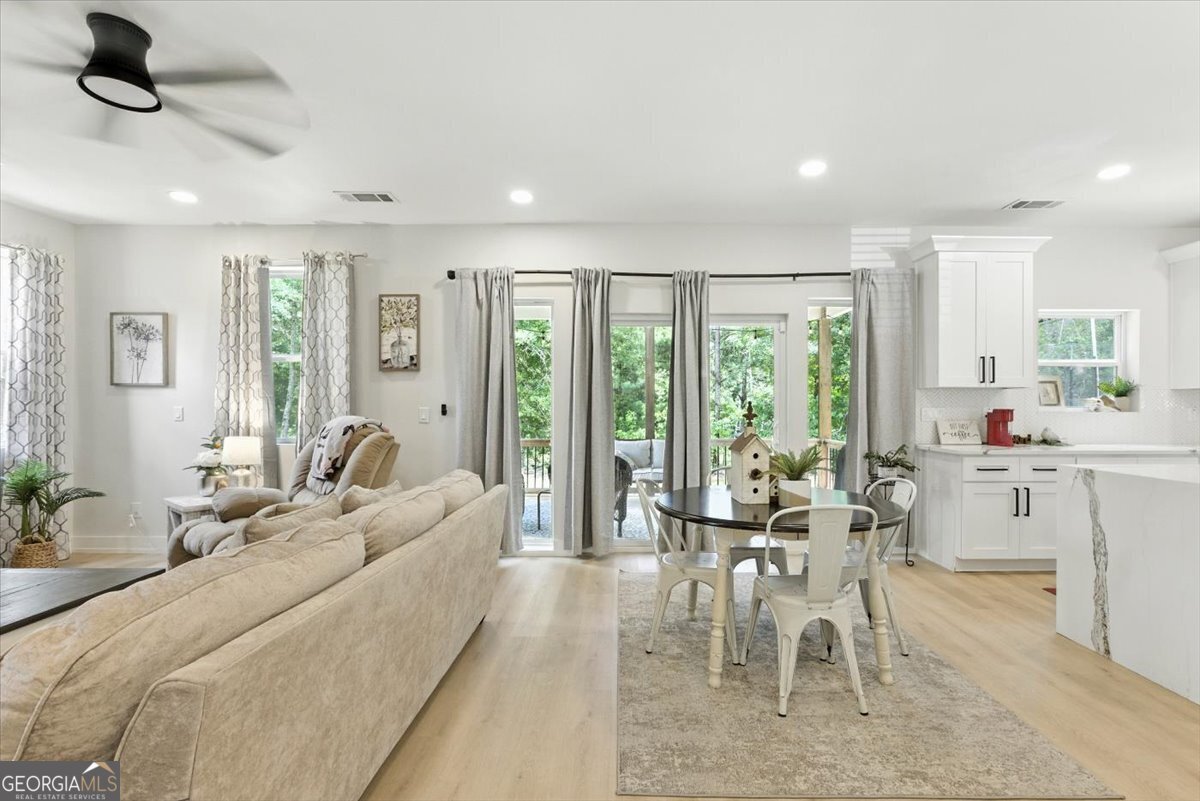 100 100 Lakeside Drive Forsyth - 3