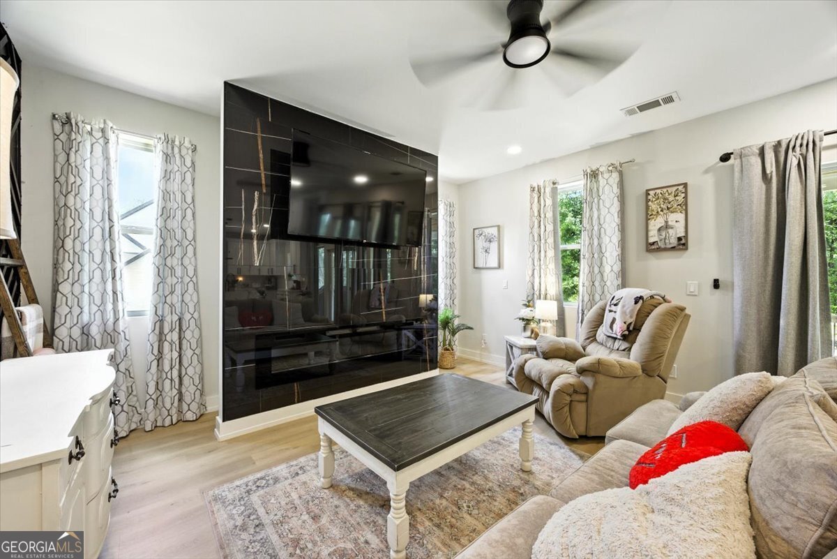 100 100 Lakeside Drive Forsyth - 4