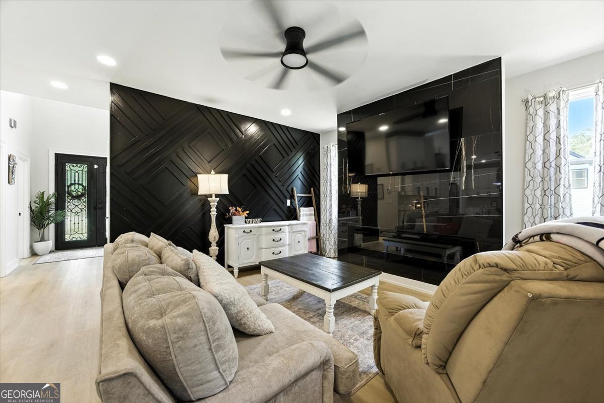 100 100 Lakeside Drive Forsyth - 5