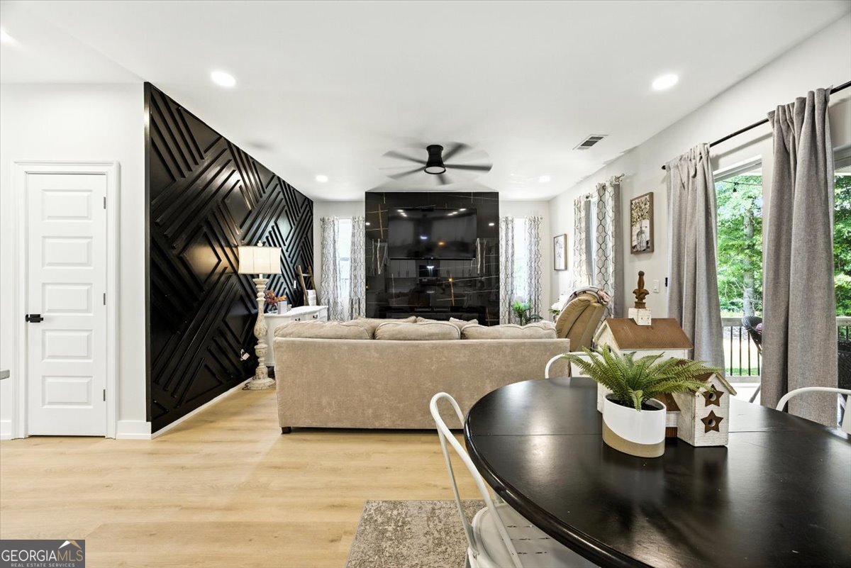 100 100 Lakeside Drive Forsyth - 6