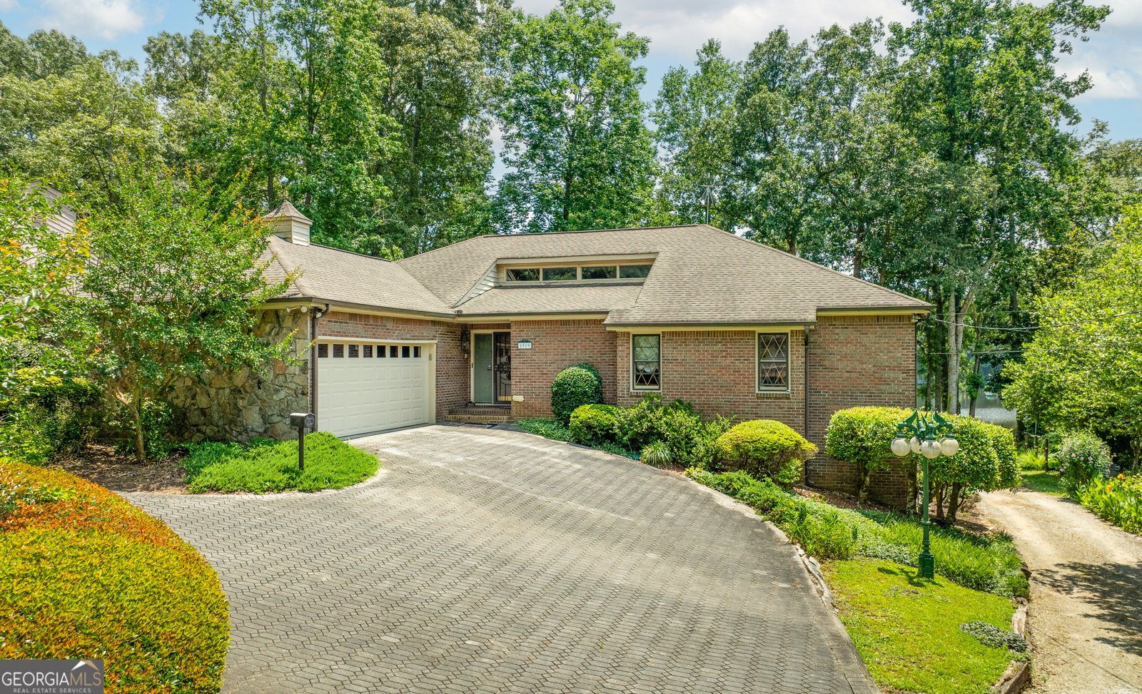 1919 Lake Lucerne Way Lilburn - 12