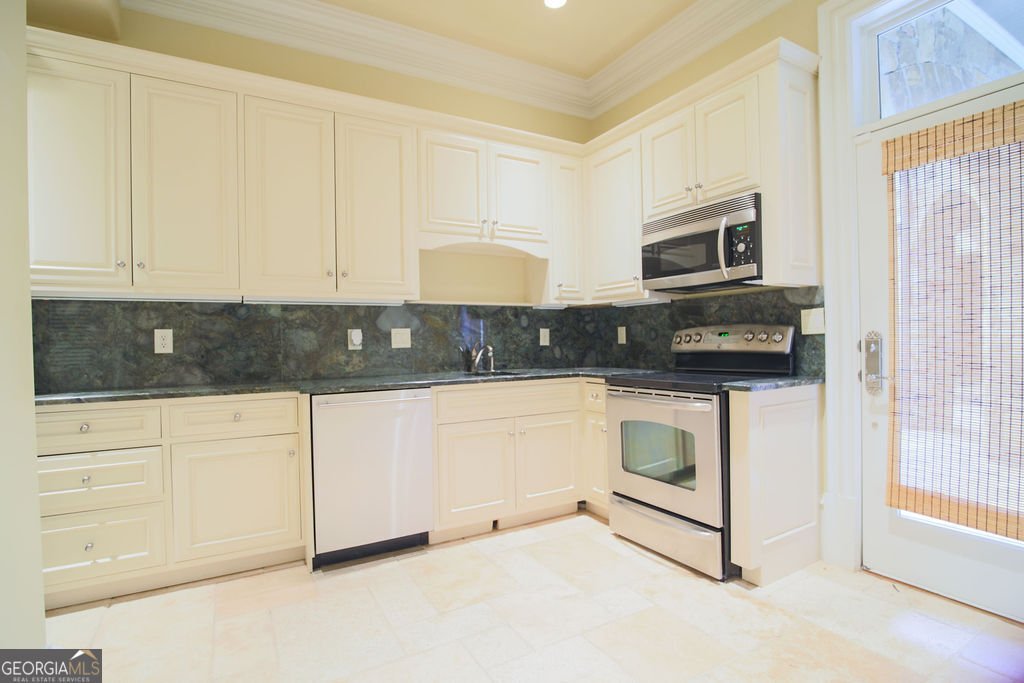13560 Blakmaral Lane Milton - 75