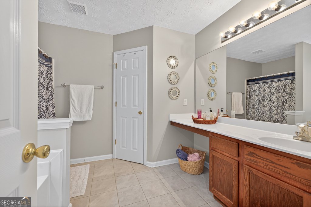 734 734 Evergreen Drive Winder - 19