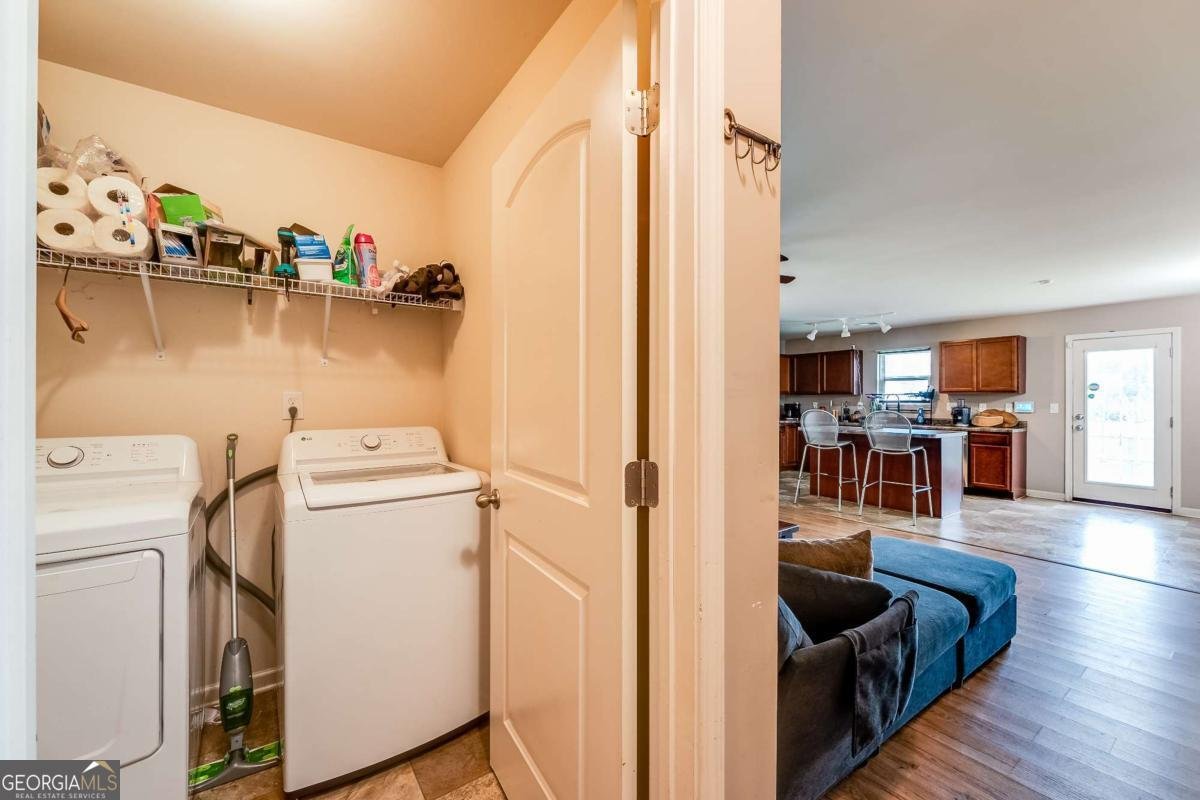 1574 Leonard Street Hampton - 12