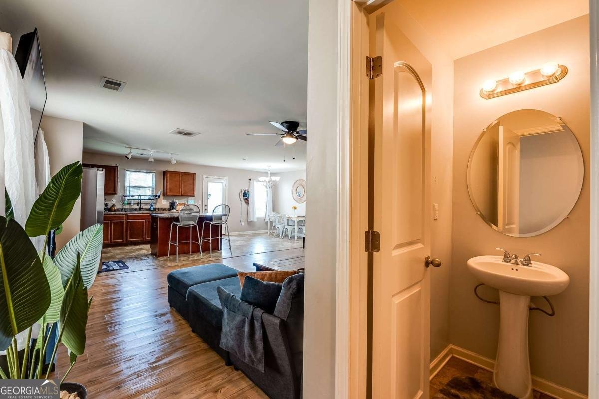 1574 Leonard Street Hampton - 3