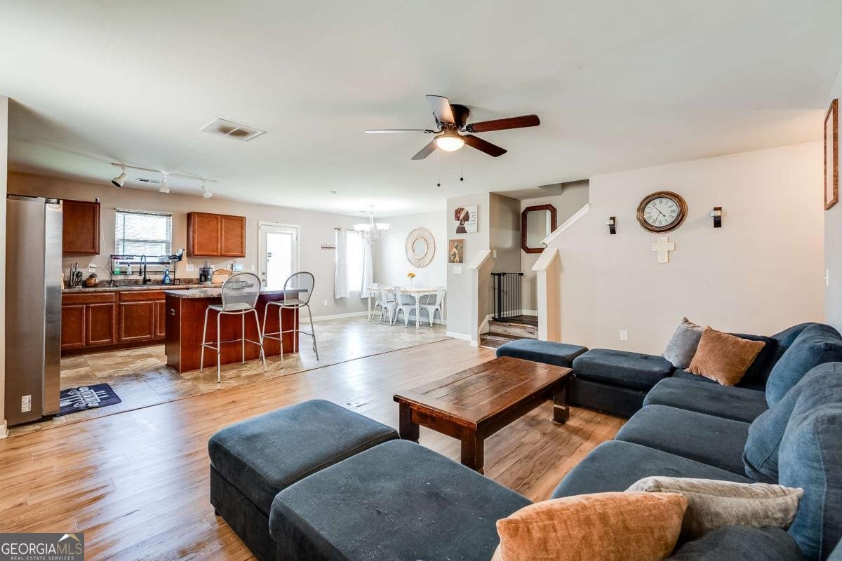 1574 Leonard Street Hampton - 4