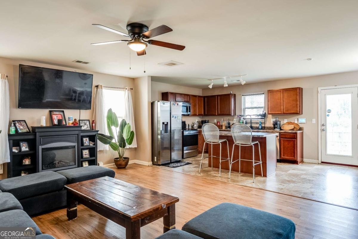 1574 Leonard Street Hampton - 6