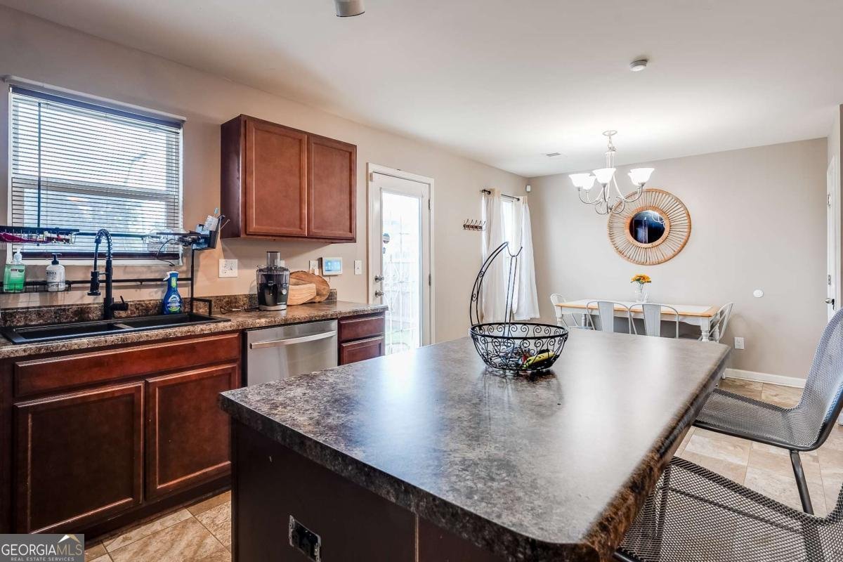 1574 Leonard Street Hampton - 7