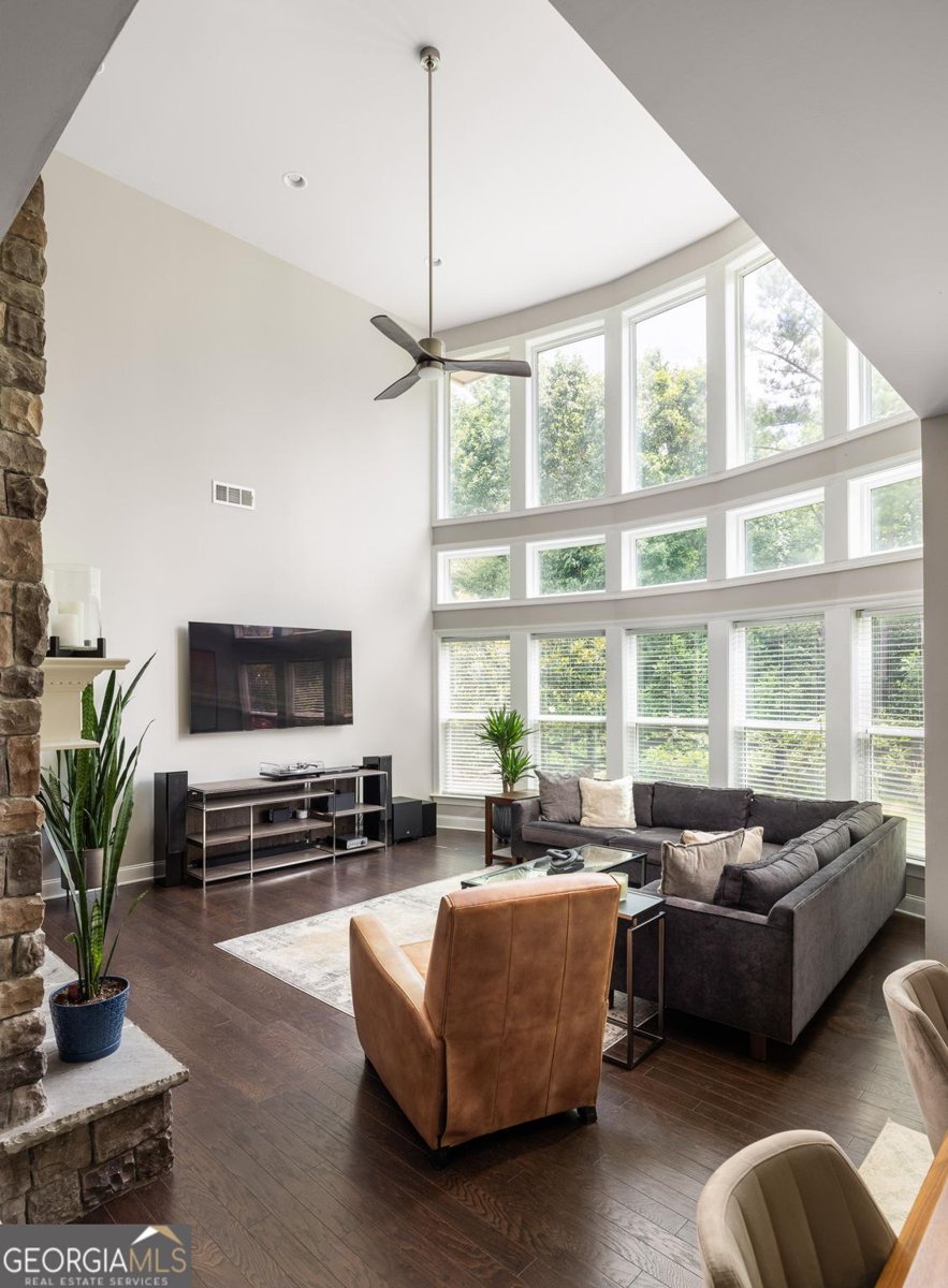 374 Heritage Woodstock - 1