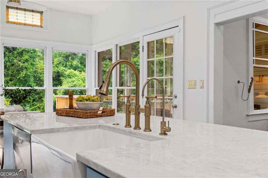 582 LAKESHORE Drive Atlanta - 12