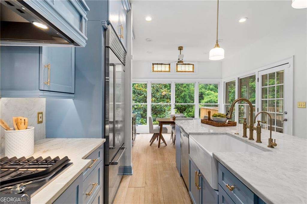 582 LAKESHORE Drive Atlanta - 13
