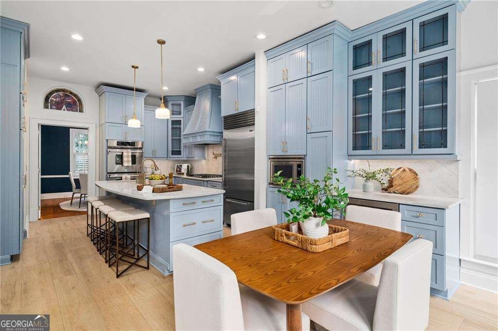 582 LAKESHORE Drive Atlanta - 19