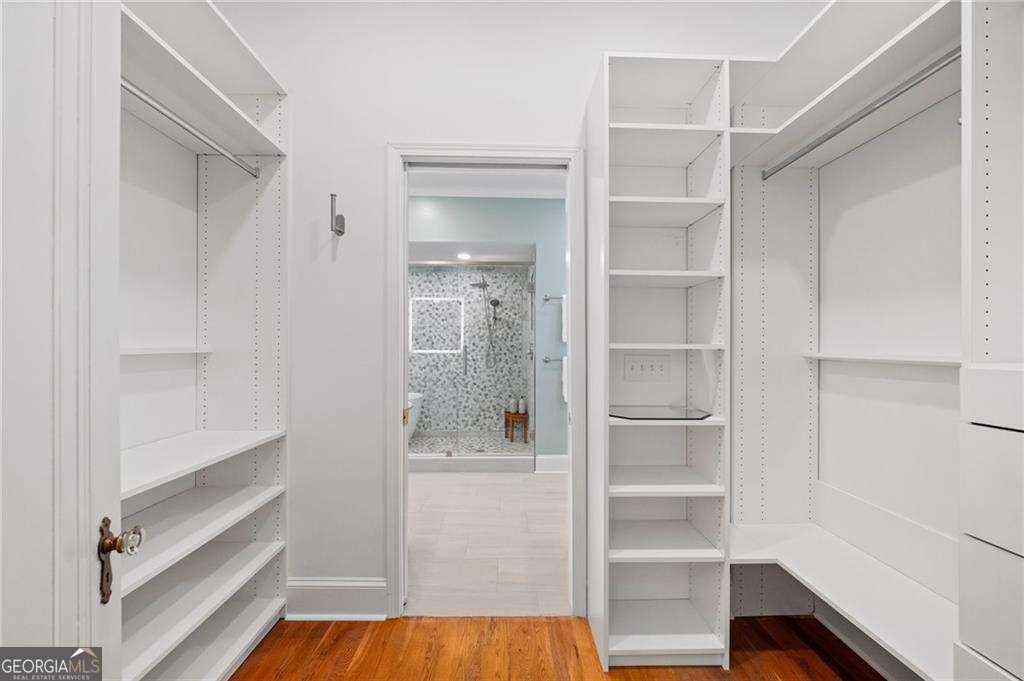 582 LAKESHORE Drive Atlanta - 27