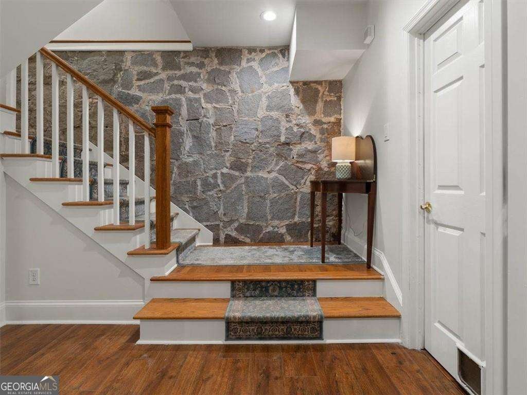 582 LAKESHORE Drive Atlanta - 40