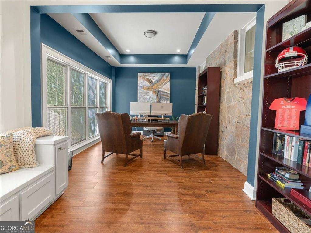 582 LAKESHORE Drive Atlanta - 43