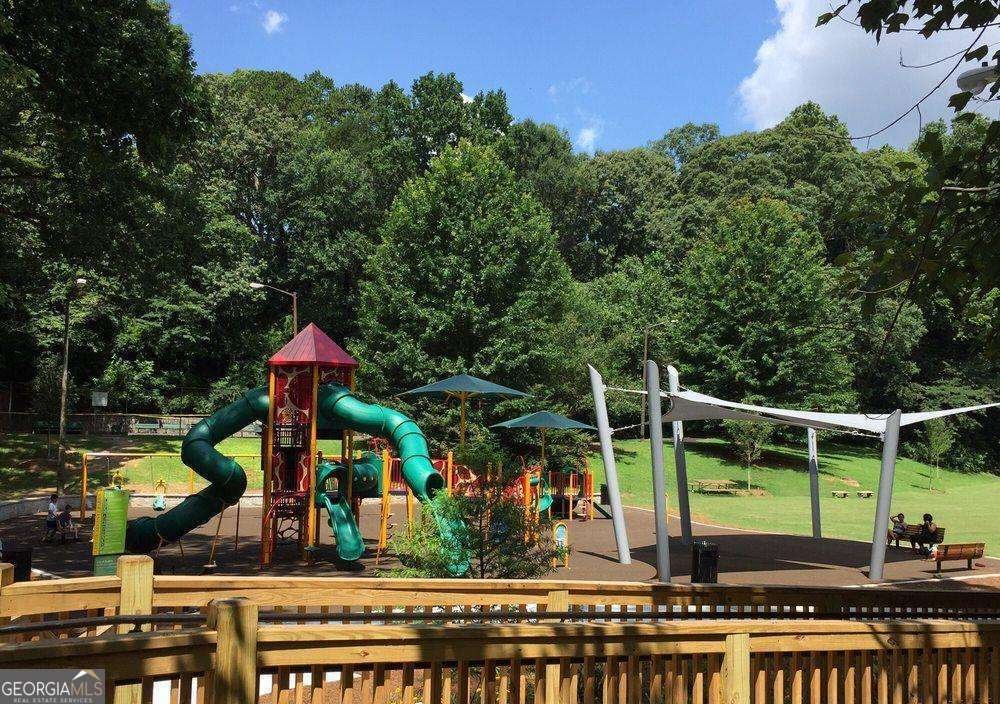 582 LAKESHORE Drive Atlanta - 55
