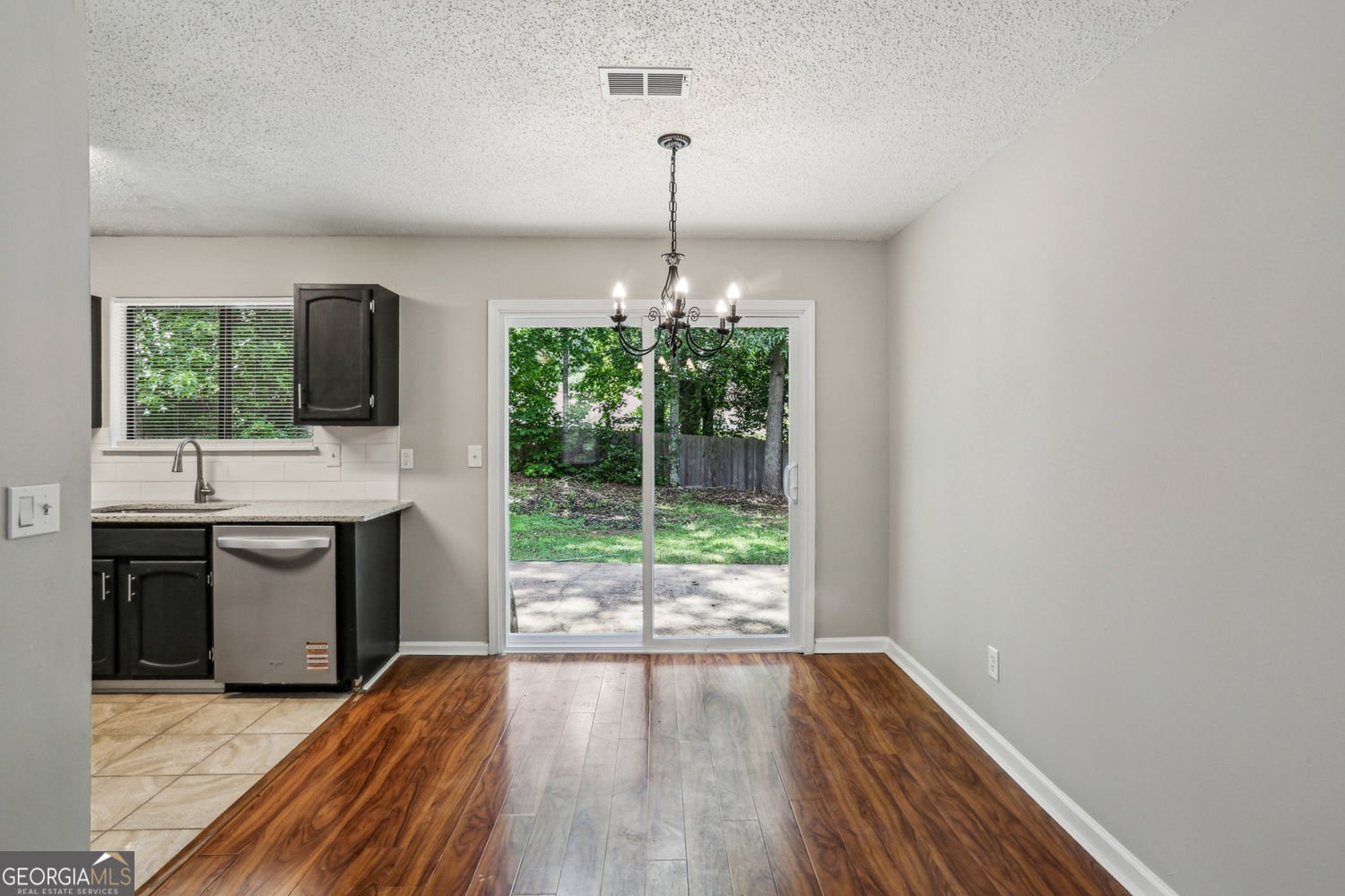 1050 Chapman Circle Circle Stone Mountain - 10