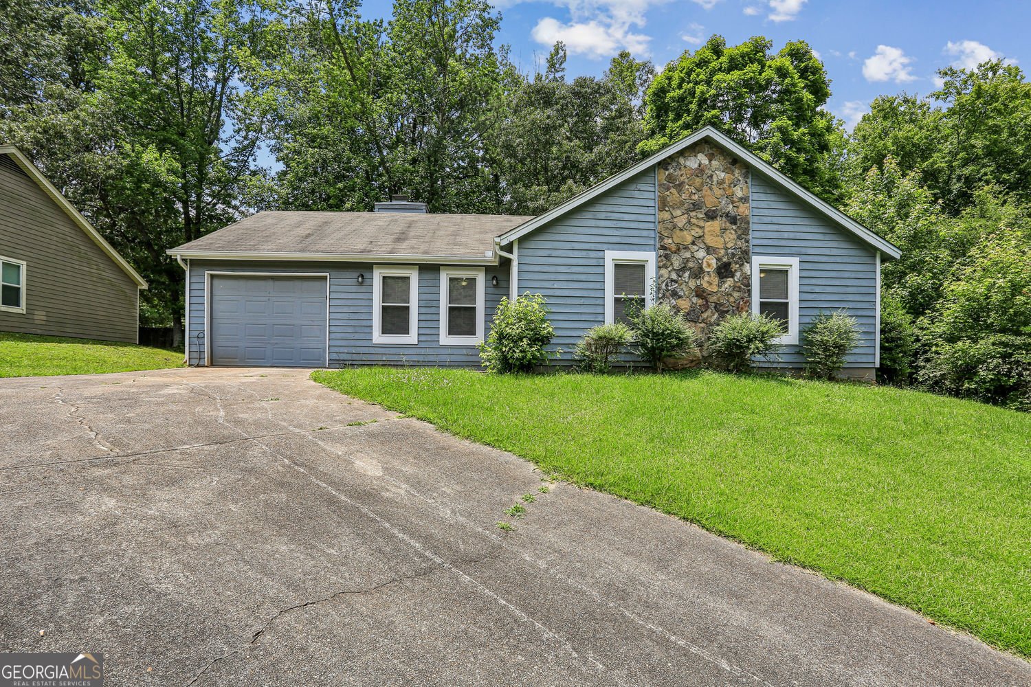 1050 Chapman Circle Circle Stone Mountain - 2