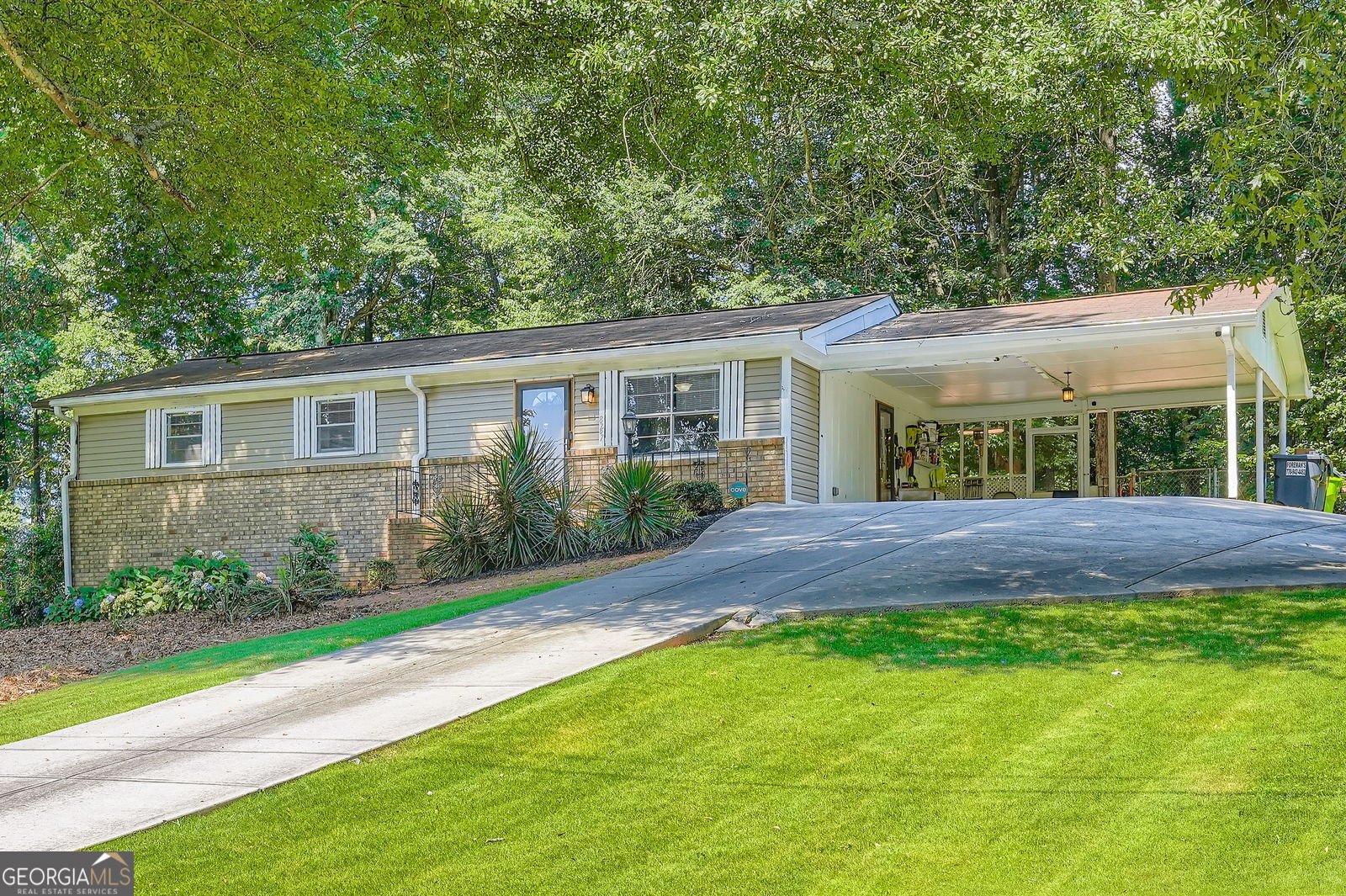 8767 N View Drive Lithia Springs - 1