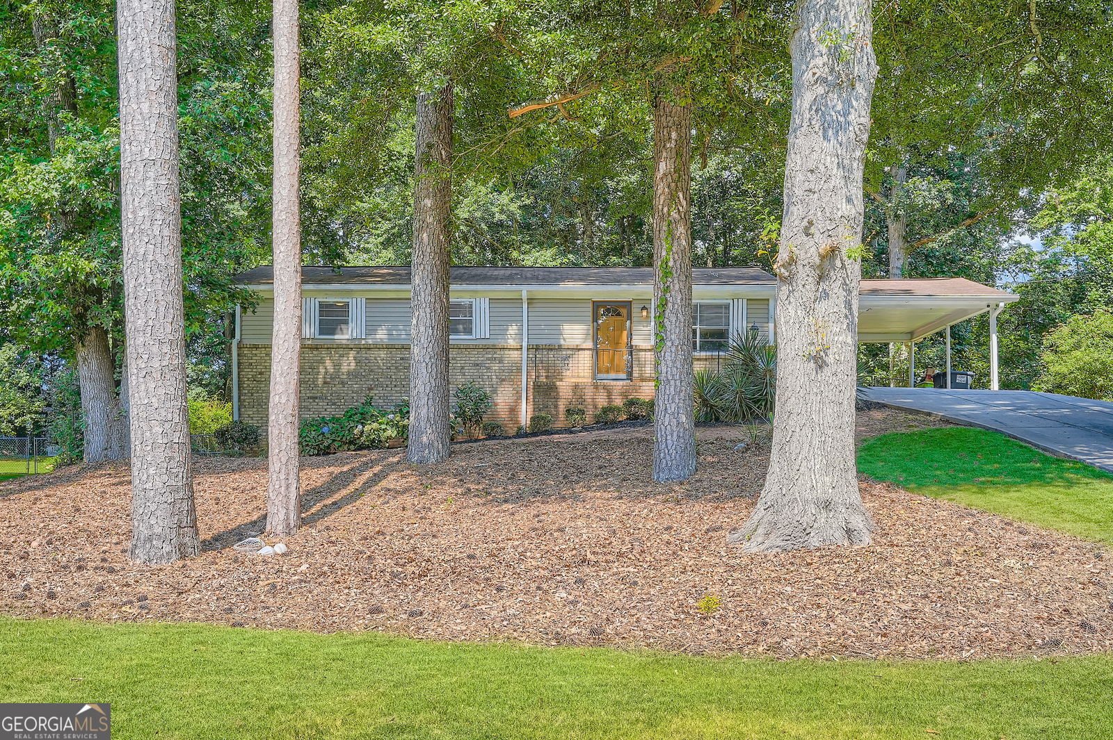 8767 N View Drive Lithia Springs - 2