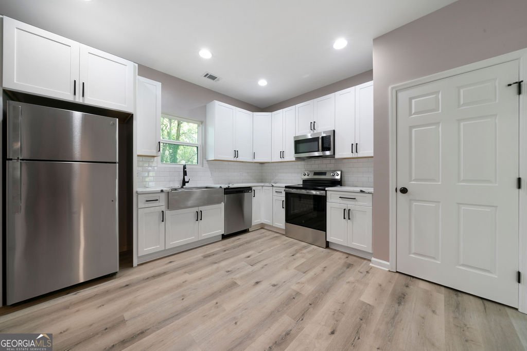 306 Strand Street Rome - 11