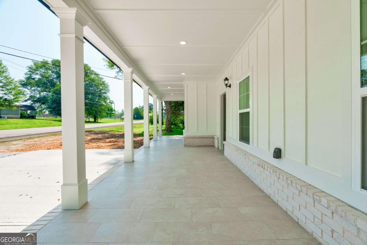 540 Sunset Avenue Comer - 23